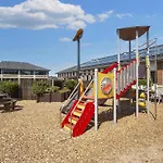 In With Free Water Park Access Apartment