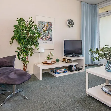 4 Person On A In Fan Appartement *