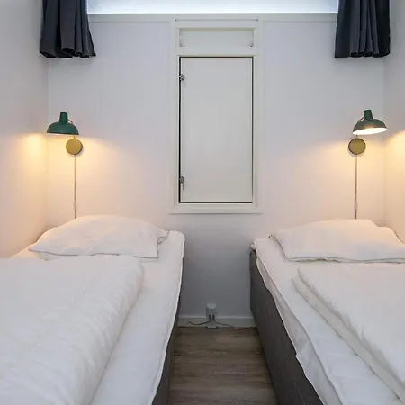 4 Person On A In Fan Appartement *