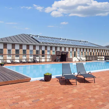 In With Free Water Park Access Apartment